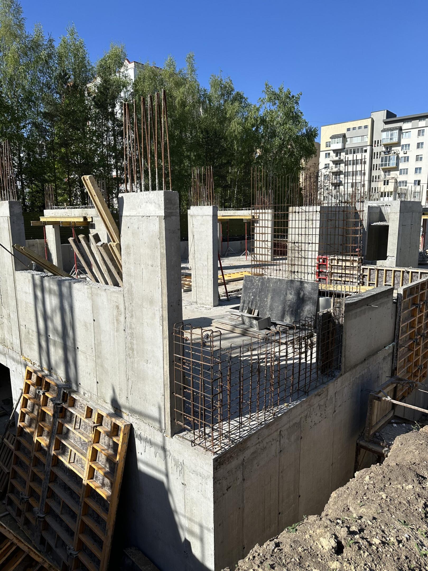 Березень 2025